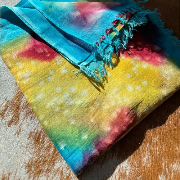 TILO Scarves Color Pop! Luxe soft cotton scarf makes the perfect accessory 😍 - Picture 12 of 13